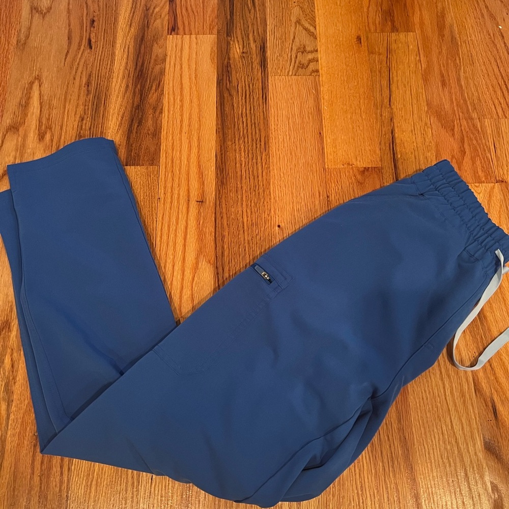 Figs scrub set in Royal blue